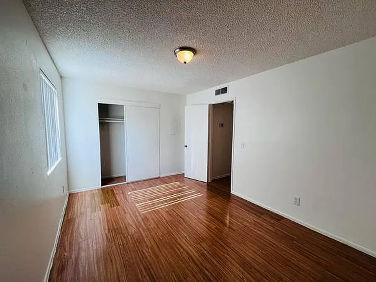 Kelso Vista Apartments — Photo 11