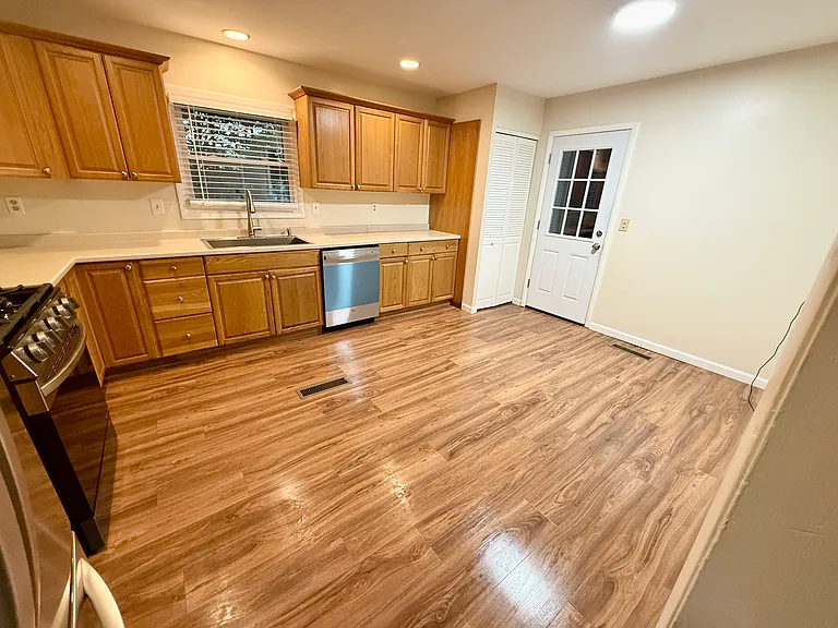 118 Barclay Rd — Photo 16