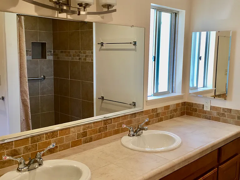 425 Peg St — Photo 17