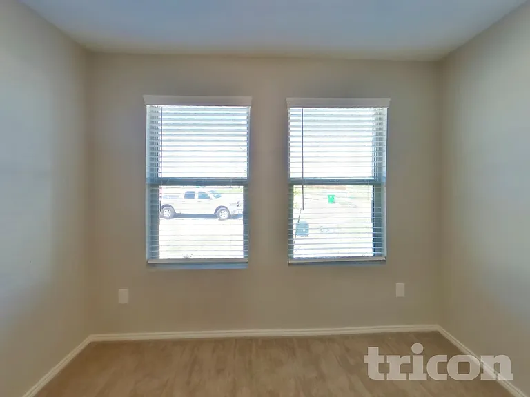 1740 Claireborne Ct — Photo 13