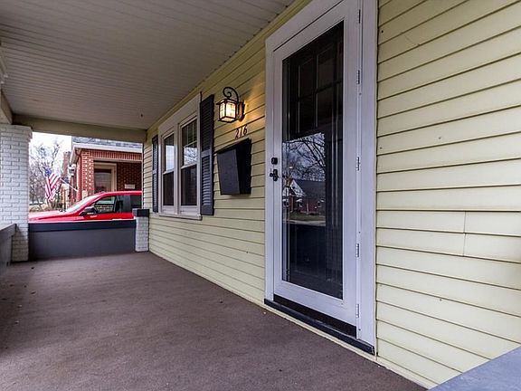 2nd image of 216 Cushing Ave