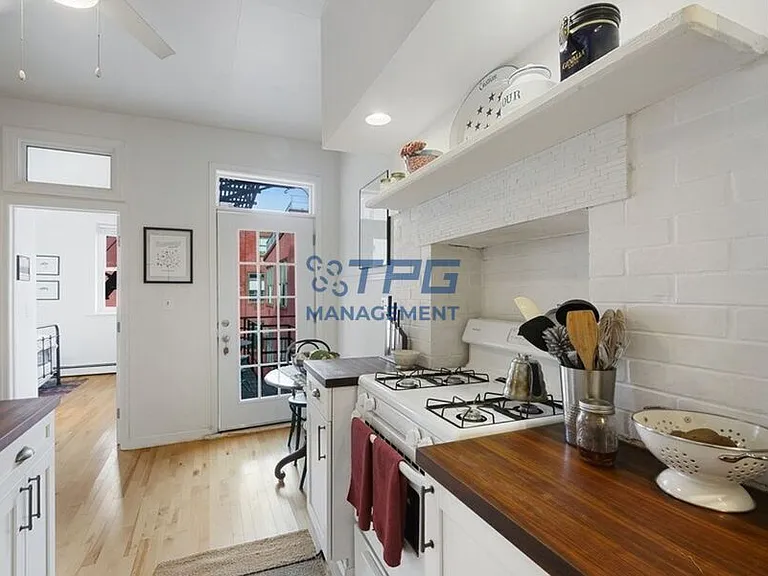 234 9th St #6 — Photo 7