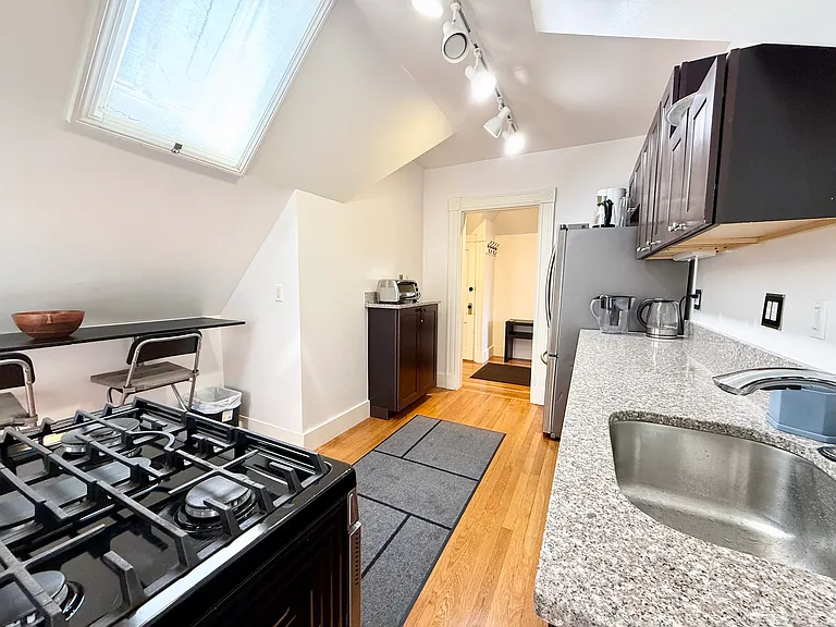 392 Orange St #3 — Photo 6