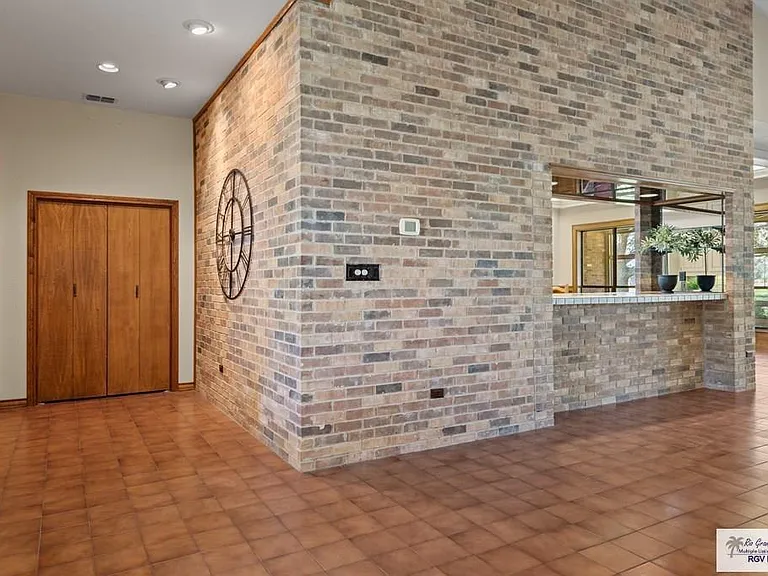 1301 Palm Valley Dr E — Photo 11