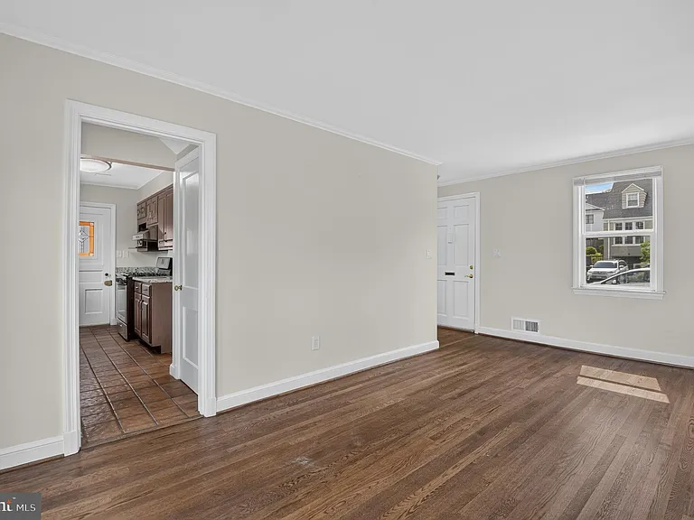 7823 Marion Ln — Photo 6