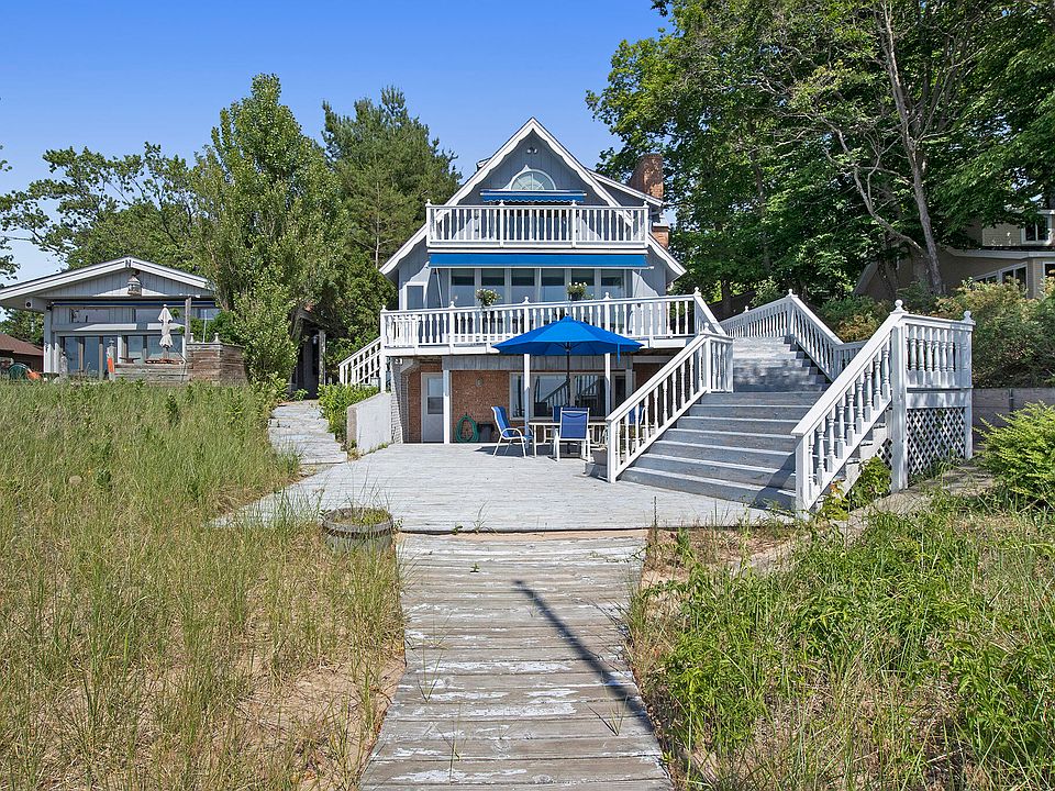 1st image of 2541 Lakefront Dr