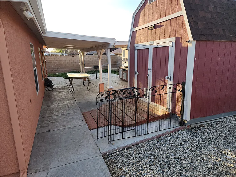 3045 E Newgrove St — Photo 32