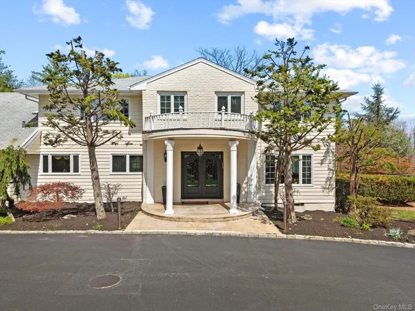 15 Cricket Lane, Great Neck, NY 11024