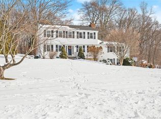 26 N Green Acres Ln, Trumbull, CT 06611