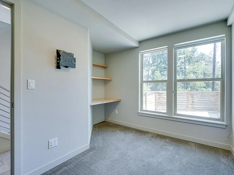 3835 Gilman Ave W — Photo 16