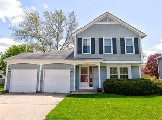 1069 Cedar Crest Dr, Crystal Lake, IL 60014