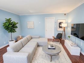 8710 Belford Ave, Los Angeles, CA