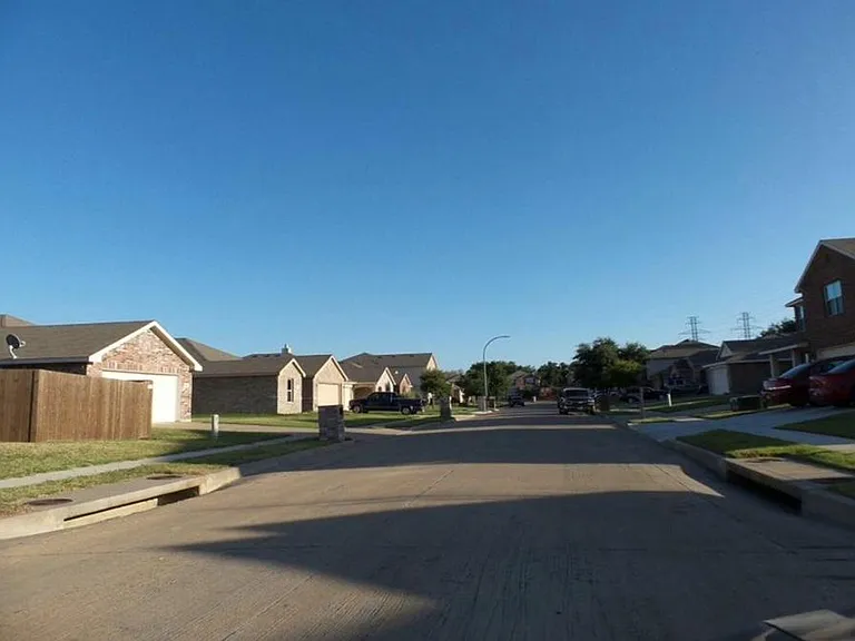 1813 Lynnwood Hills Dr — Photo 3
