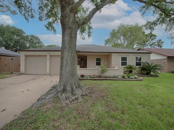 711 Voyager Dr, Houston, TX 77062