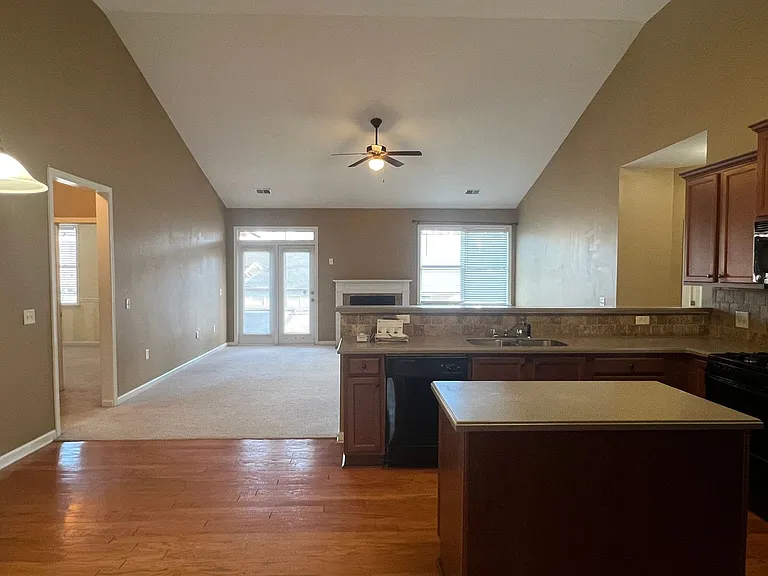 312 Hearthwood Dr — Photo 10