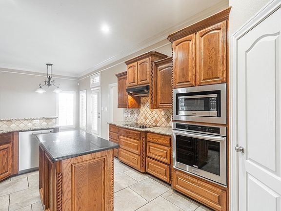 3rd image of 3 Chambord Dr