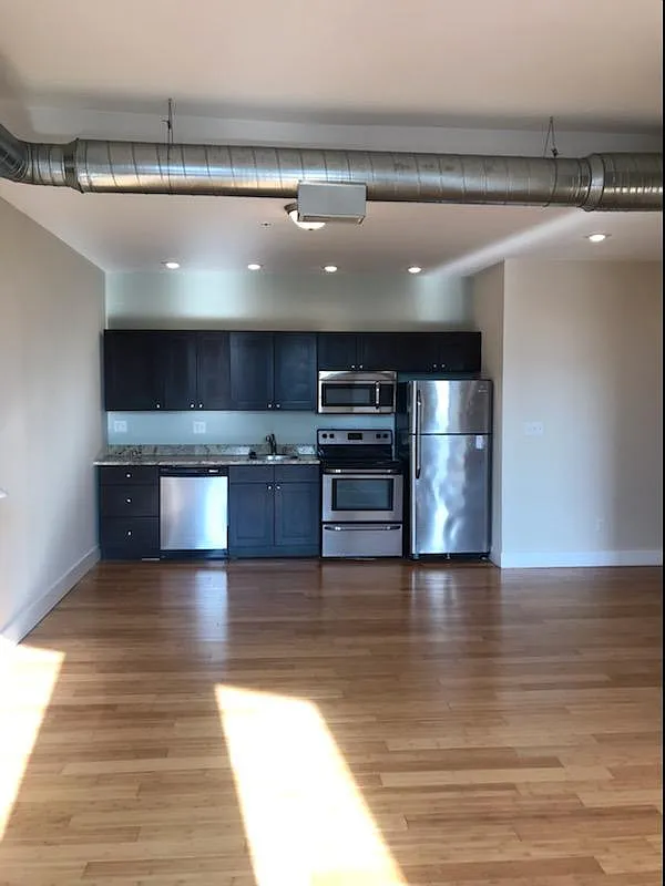 2 bed, 975 sqft, $1,599 — Photo 2
