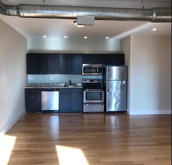 2733 Woodburn Ave #303 — Photo 2