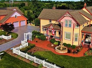 W2693 Bakertown Rd, Helenville, WI 53137