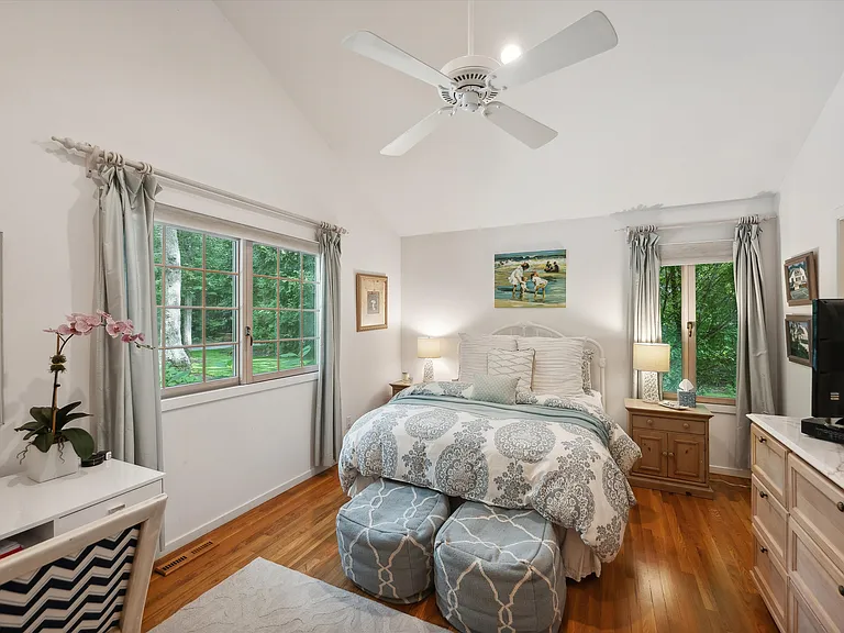 25 Midhampton Ave — Photo 19