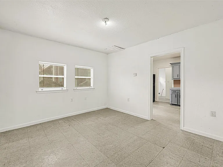 14336 Victoria St — Photo 7