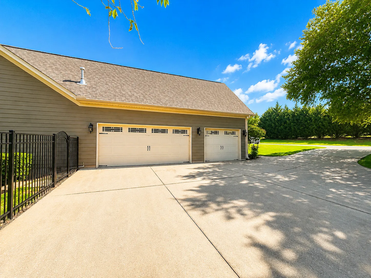 3 bed, 2620 sqft, $2,700 — Photo 3