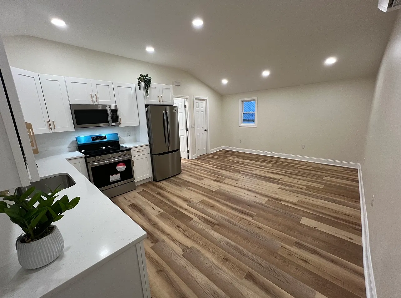 107 Columbia Tpke — Photo 1