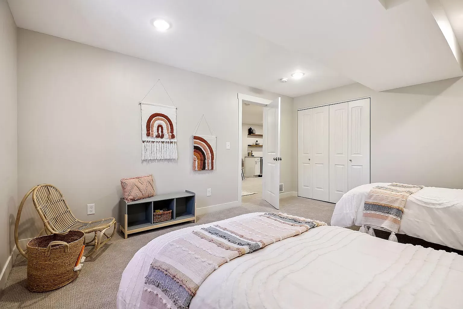 5 bed, 2708 sqft, $4,200 — Photo 1