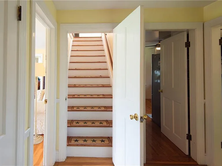 8 Fenner Ave — Photo 26