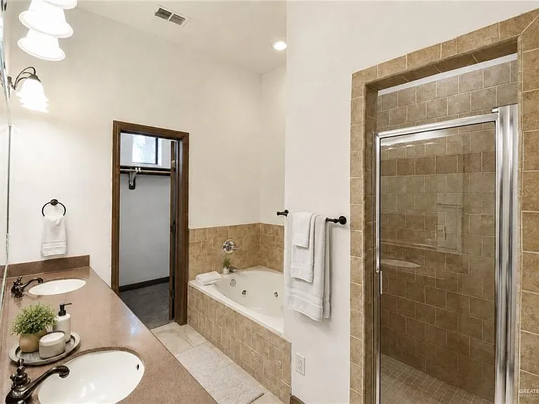 812 S 6th St — Photo 7