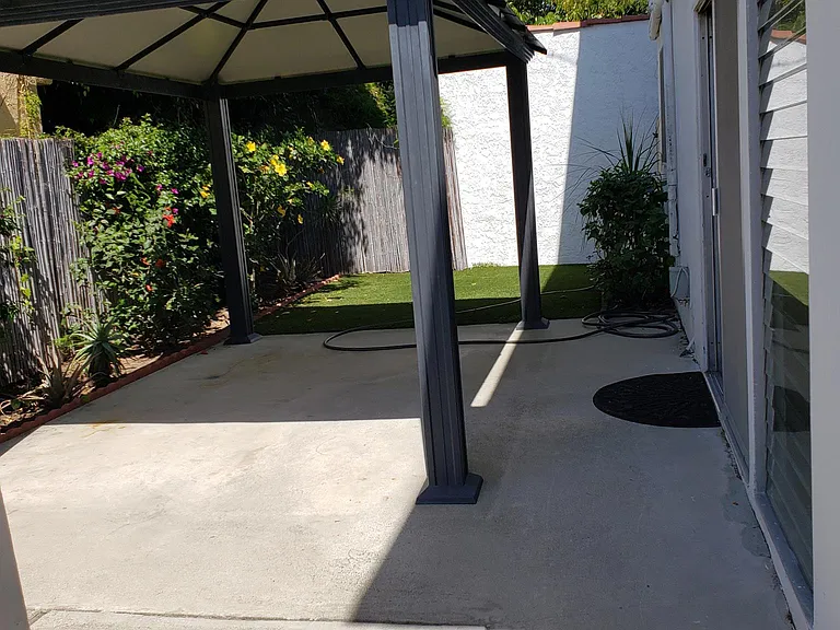 1079 Meadowbrook Ave #5 — Photo 4