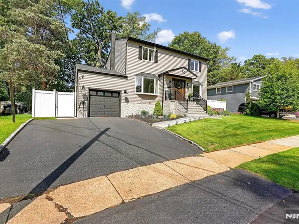 50 Golf View Dr, Dumont, NJ 07628