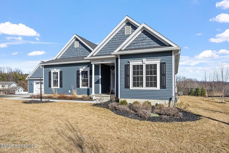 3rd image of 423 Hidley Road