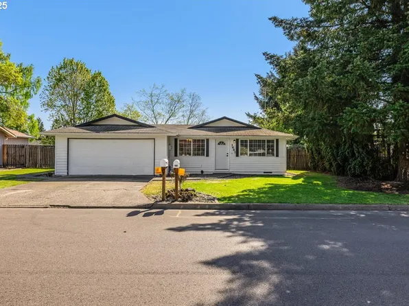 1441 SW Charles St, Dundee, OR 97115