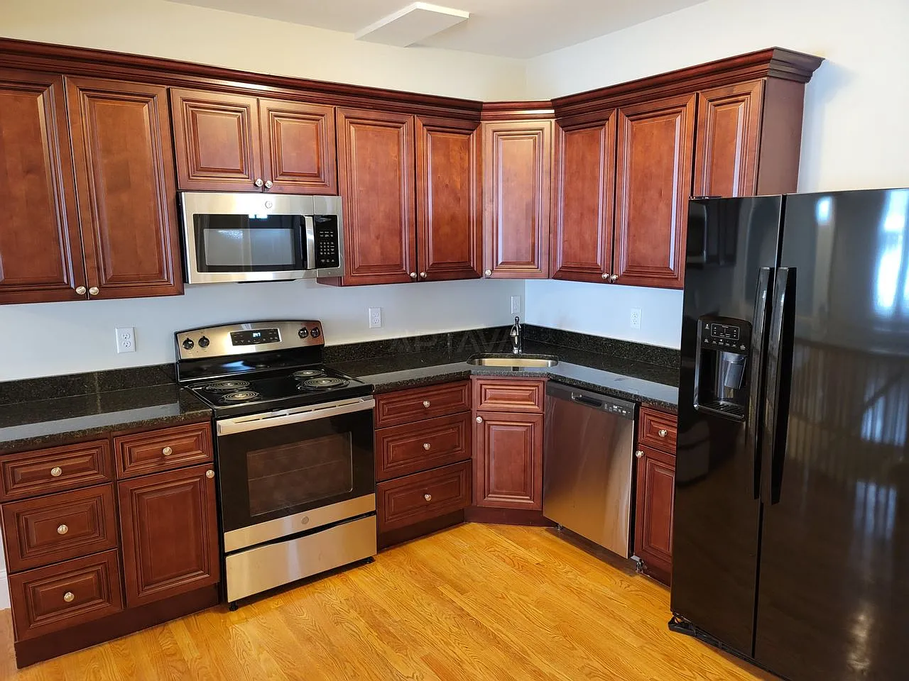 5 bed, $6,600 — Photo 4