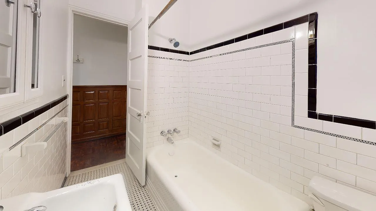 Studio, 450 sqft, $1,529 — Photo 2