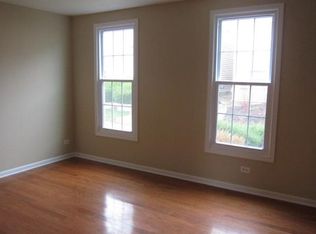 907 Symphony Dr, Aurora, IL 60504