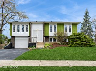 360 Galahad Rd, Bolingbrook, IL 60440