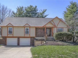 1004 NW Sycamore Cir, Blue Springs, MO 64015