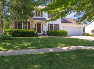 2805 Polo Rd, Bloomington, IL 61704