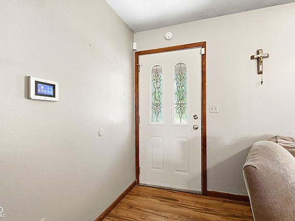 5th image of 618 Meadows Dr