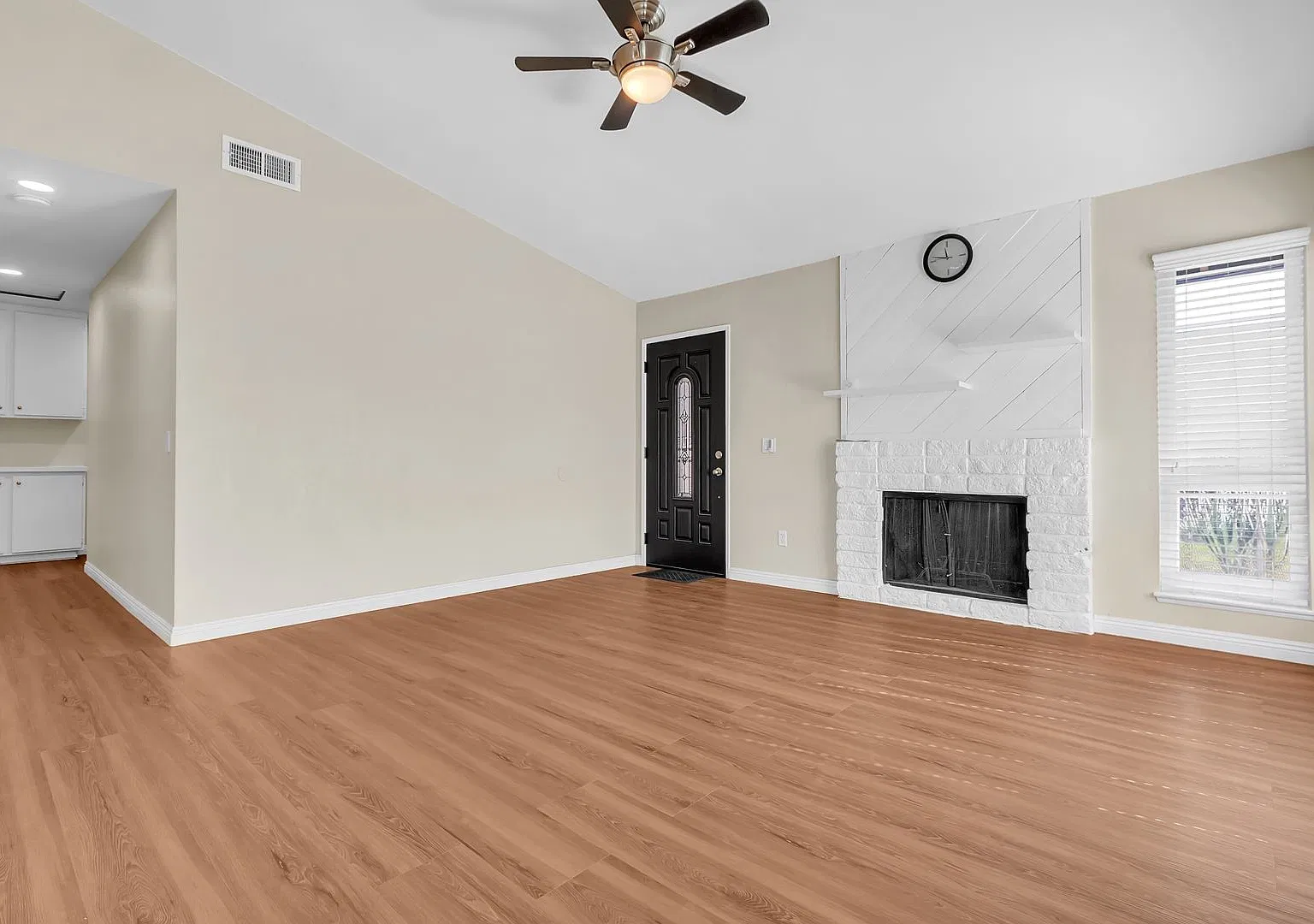 9934 Poplar Avenue — Photo 3