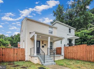 3751 S Four Mile Run Dr, Arlington, VA 22206