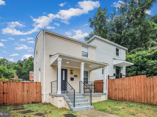 3751 S Four Mile Run Dr, Arlington, VA 22206