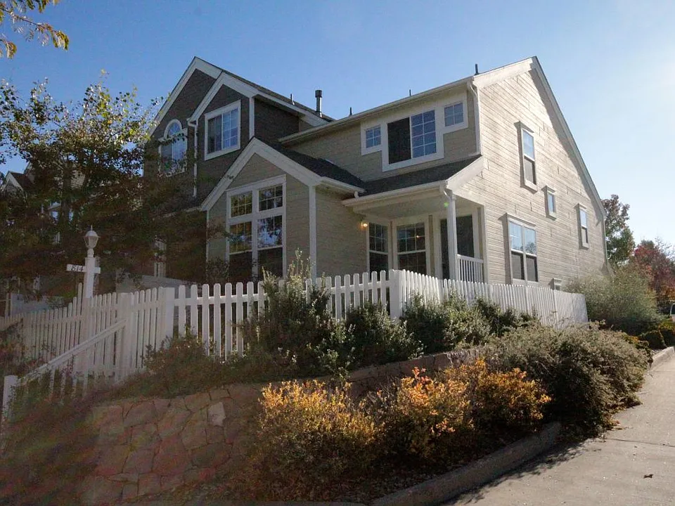 814 Beauprez Ave