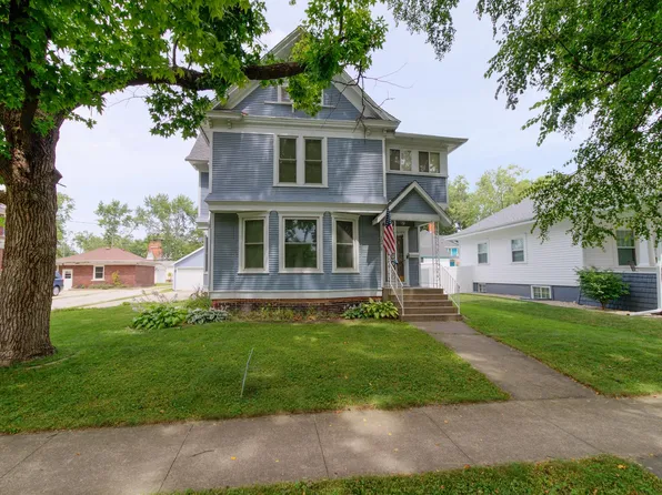 304 E Van Allen St, Tuscola, IL 61953