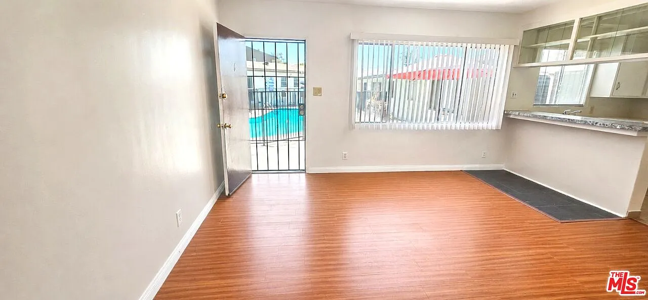 1 bed, 1.0 bath, 10880 sqft, $1,700 — Photo 3