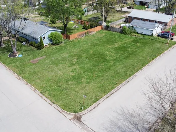 407 Locust St, Cuba, MO 65453