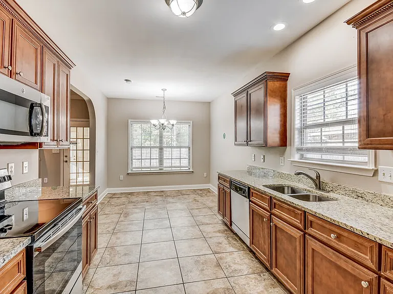 600 Waterford Ln — Photo 7