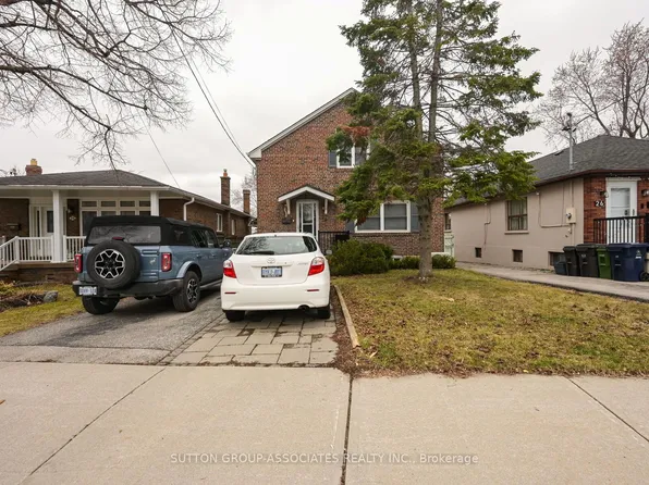24 Alyward St, Toronto, ON M6M 3L2